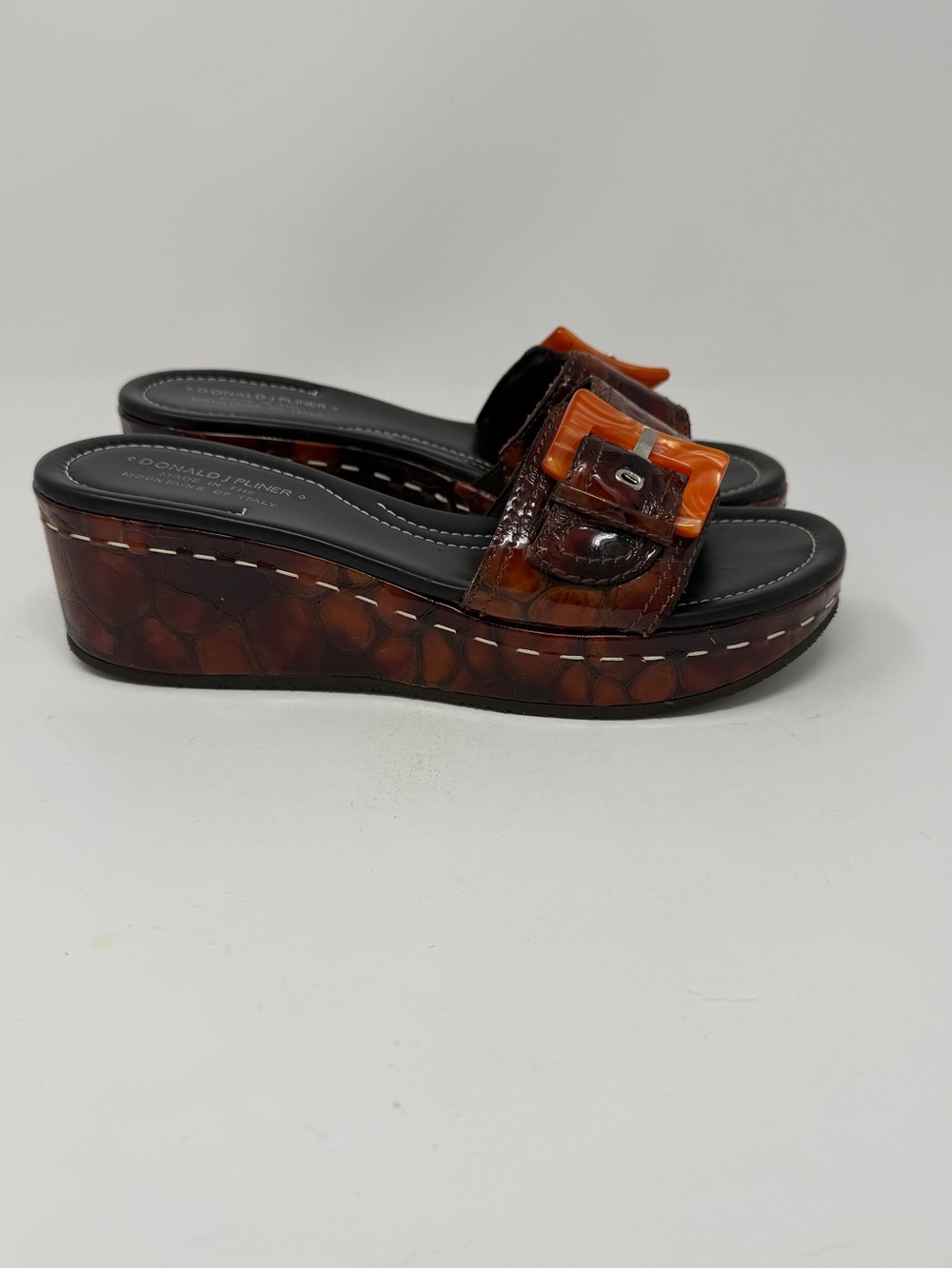 Donald J Pliner Wedge Platform Sandals Croc Embossed Leather and Coral Buckle - Picture 5 of 10